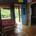 Casa rústica e charmosa em condomínio - Lagoinha