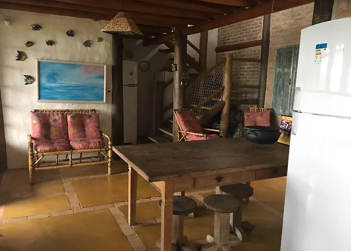 Casa rústica e charmosa em condomínio - Lagoinha